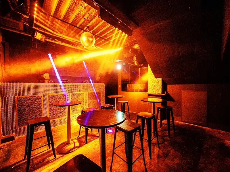 渋谷 クラブ BRAND SHIBUYA - ブランド渋谷 - ライトアップされた店内