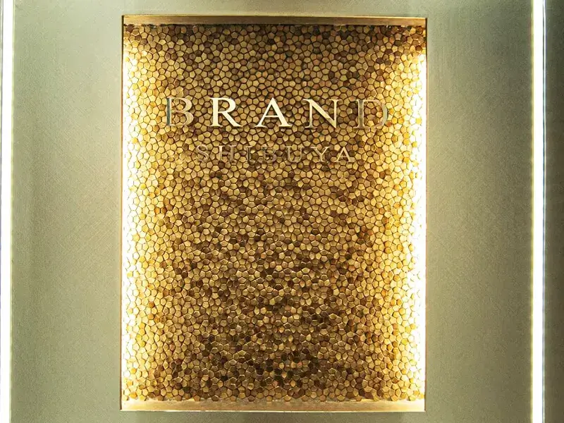 渋谷 クラブ BRAND SHIBUYA - ブランド渋谷 - エントランスホールはラグジュアリーな店舗ロゴでお客様をお迎えします