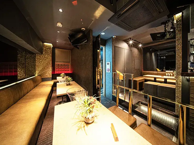 渋谷 クラブ BRAND SHIBUYA - ブランド渋谷 - 広々利用が可能なVIPソファ席