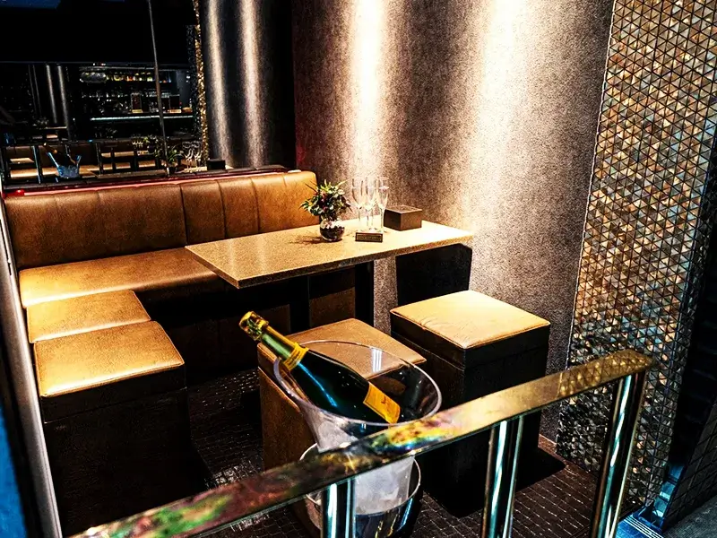 渋谷 クラブ BRAND SHIBUYA - ブランド渋谷 - ソファ席でのシャンパンイメージ